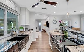 Inviting Lakeview Home L Pool L Close To Beaches